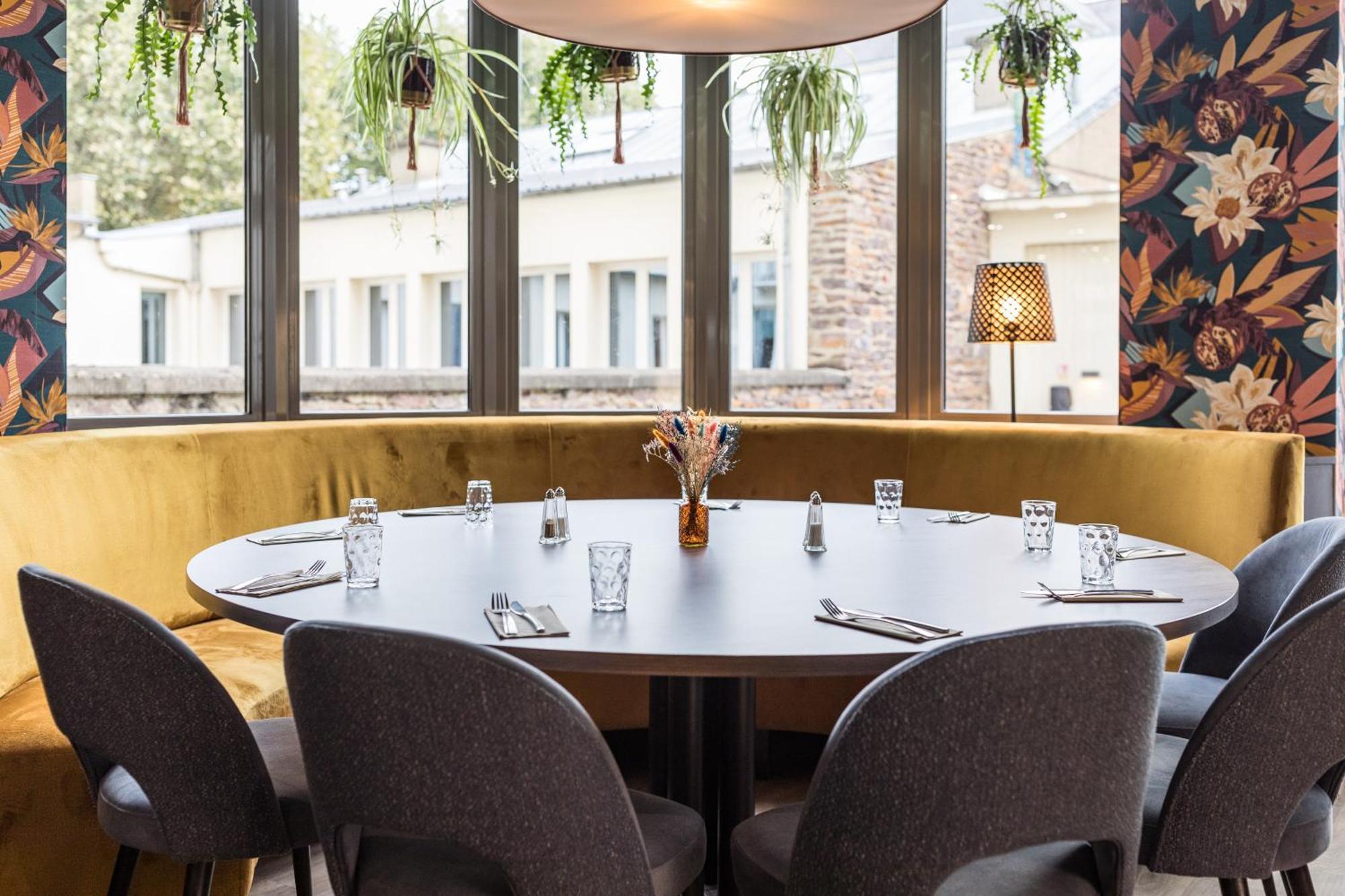 Hotel-Restaurant Le Victoria Рен Екстериор снимка